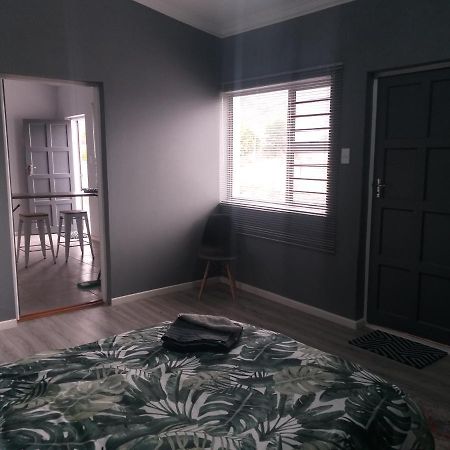 Tj Self-Catering Apartment Graaff Reinet Luaran gambar