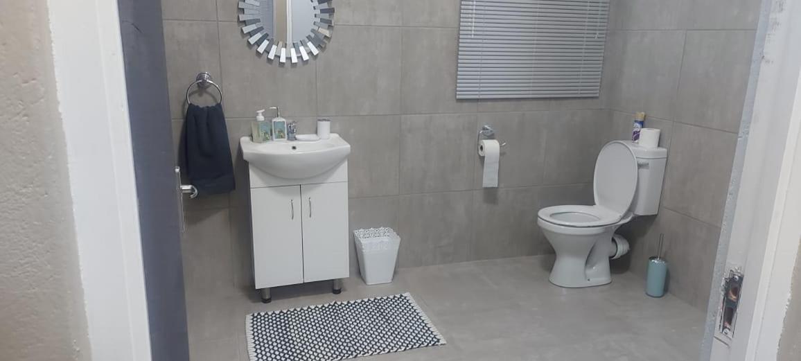 Tj Self-Catering Apartment Graaff Reinet Luaran gambar