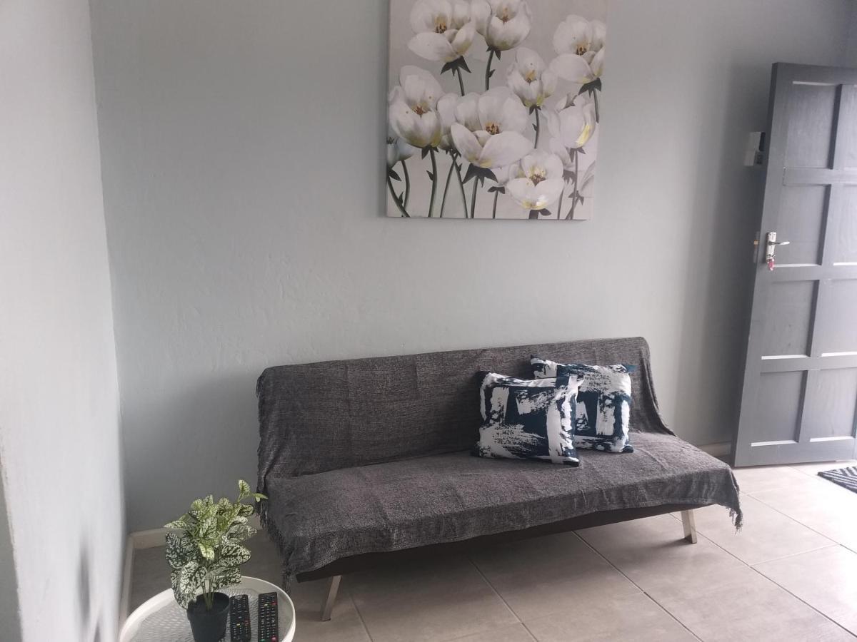 Tj Self-Catering Apartment Graaff Reinet Luaran gambar