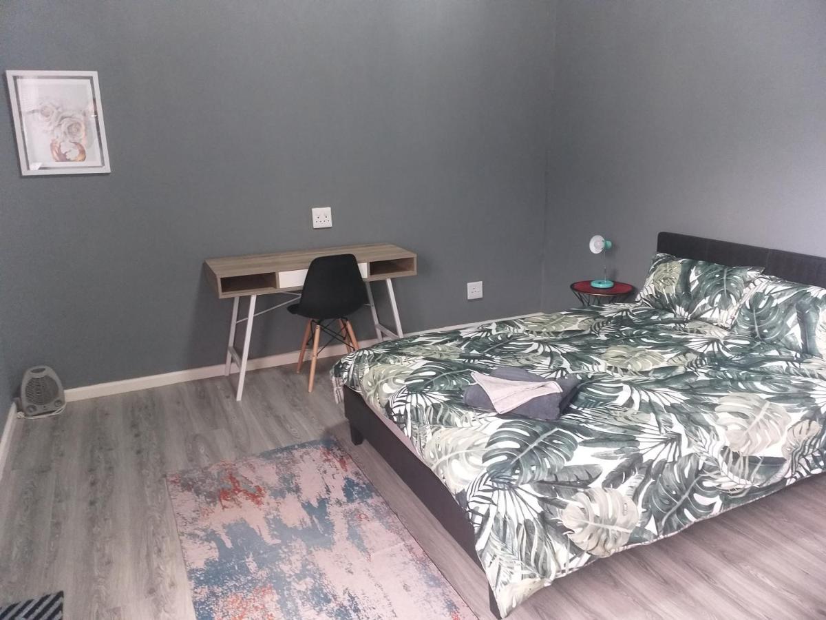 Tj Self-Catering Apartment Graaff Reinet Luaran gambar
