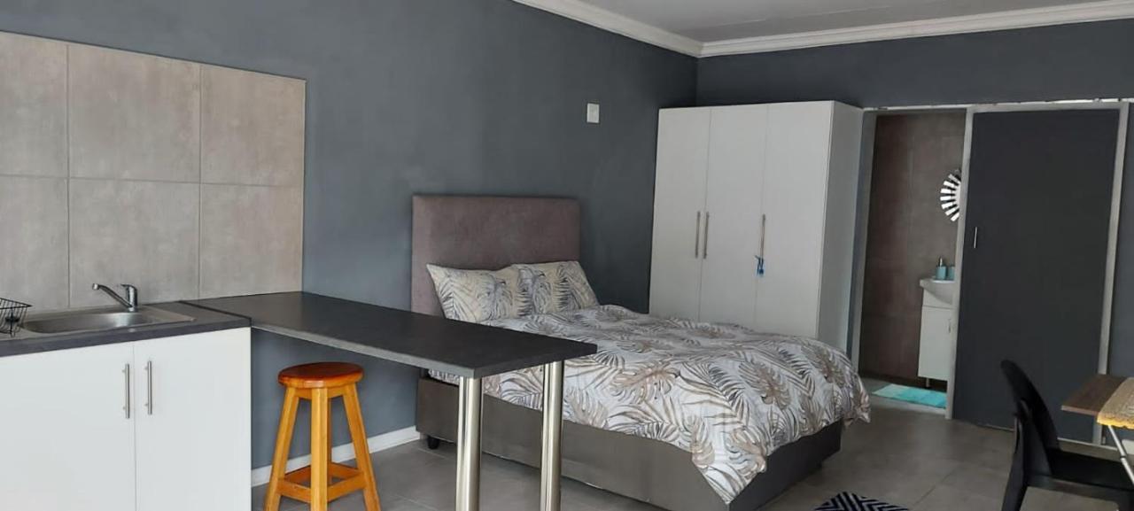 Tj Self-Catering Apartment Graaff Reinet Luaran gambar